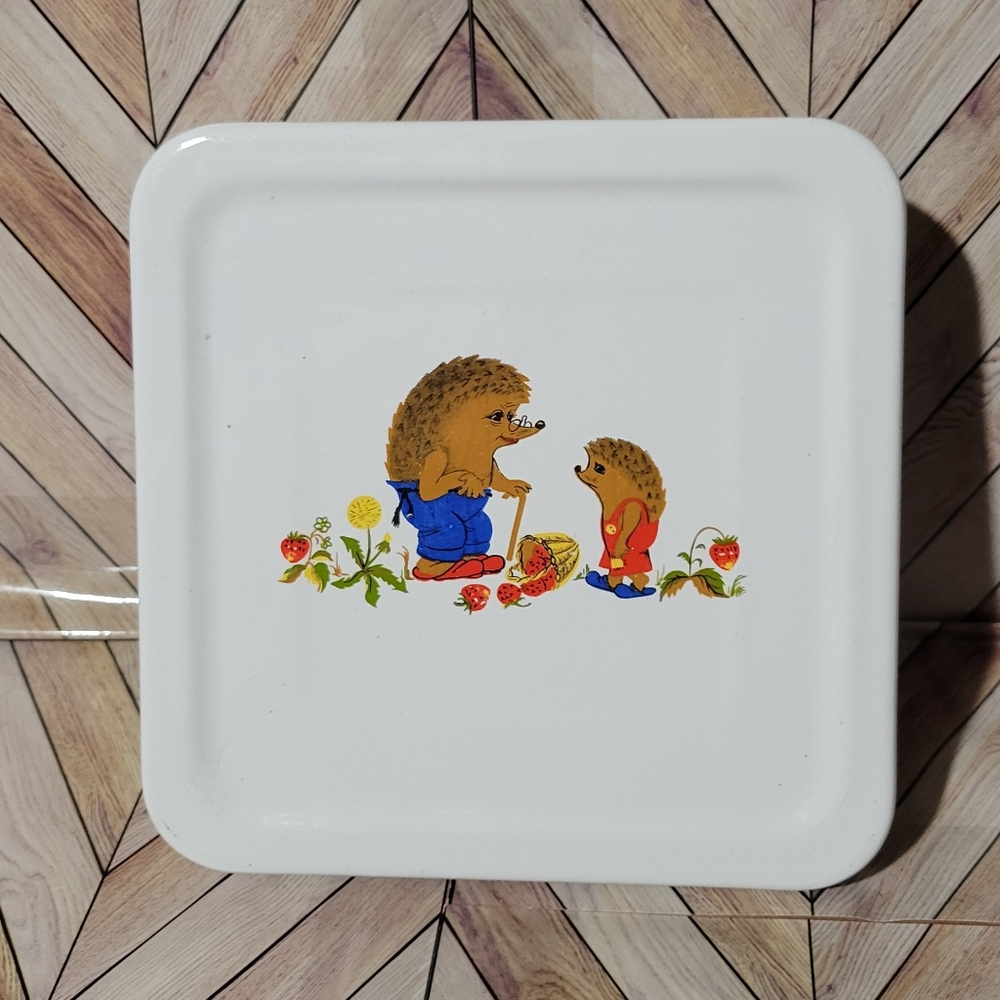 Vtg White Hedgehog Design Enameled Metal  Covered Tray HTF